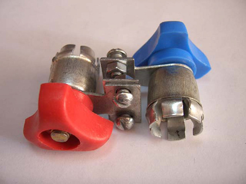 Клемма аккумуляторная с ЦАНГОВЫМ ЗАЖИМОМ